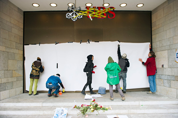 Occupy Paradeplatz
